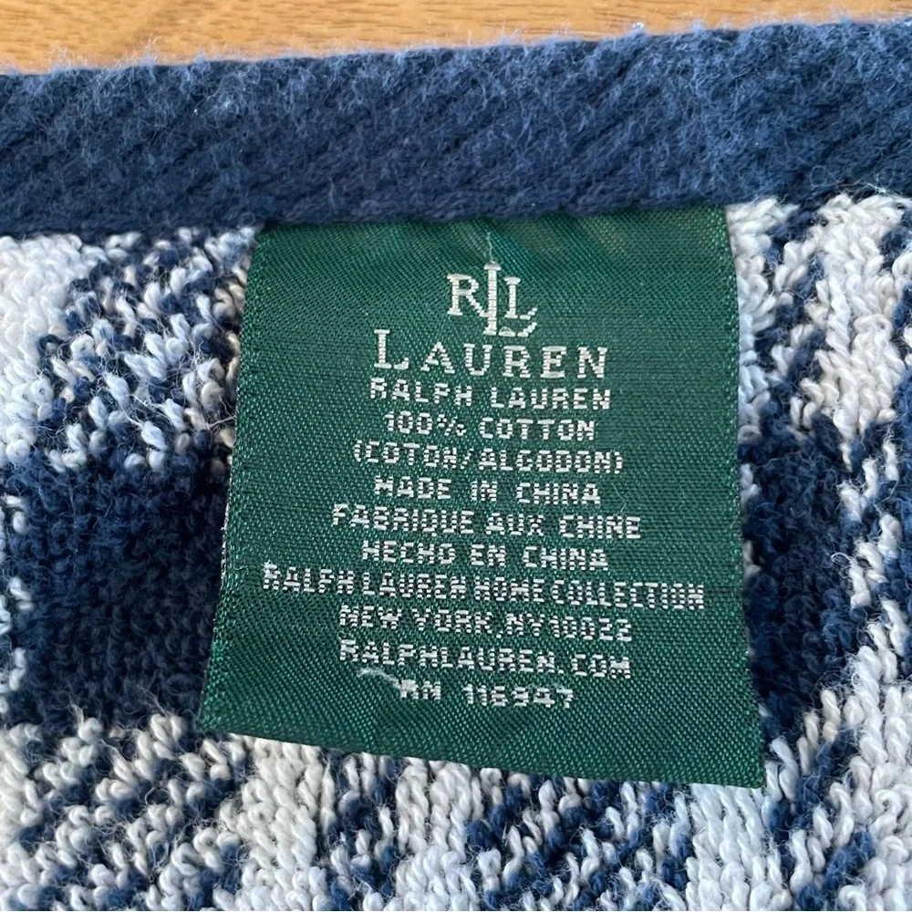 EUC Lauren Ralph Lauren hand towel